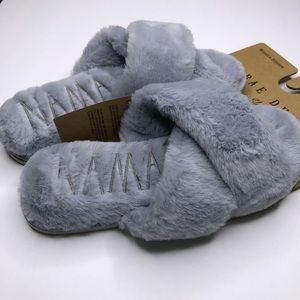 Rae Dunn. “NAMASTE” Embroidered Faux Fur Plush Slippers  Light Grey Size S 5-6